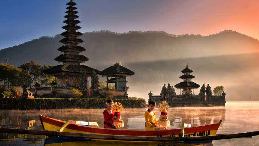 Gambar Rumah Bali Ulundanu Beratan Temple Palm Living